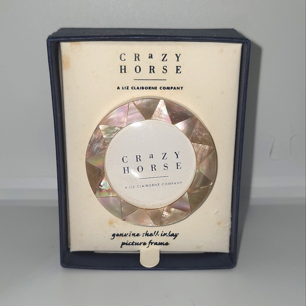 Crazy Horse Light Pinkish Beige Shell Inlay‎ Circular Miniature Picture Frame 2"